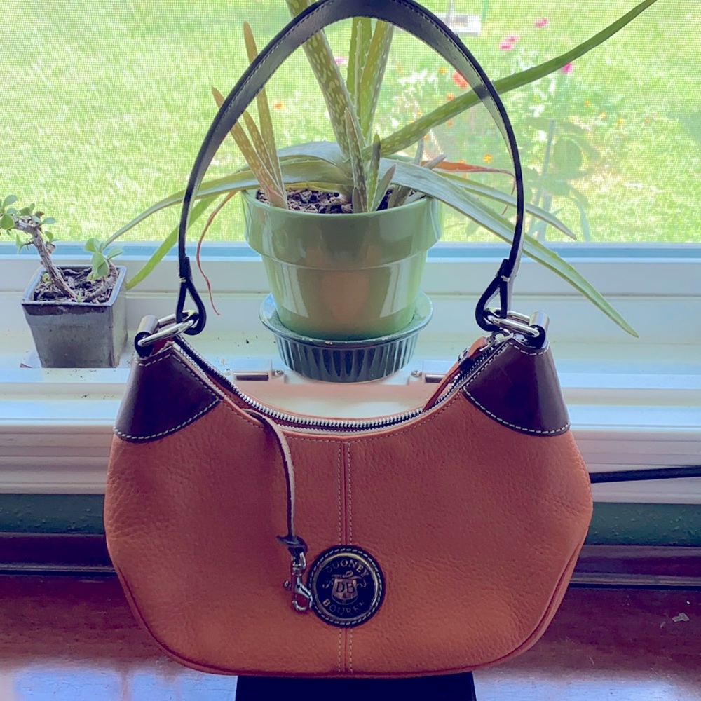 Vintage Dooney & Bourke AWL small shoulder bag